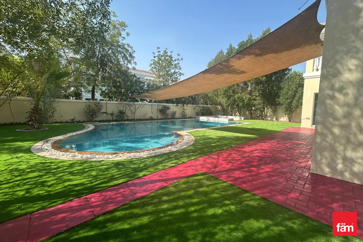 Ready to Move , Stunning, Spacious, 4+Maid+Pool