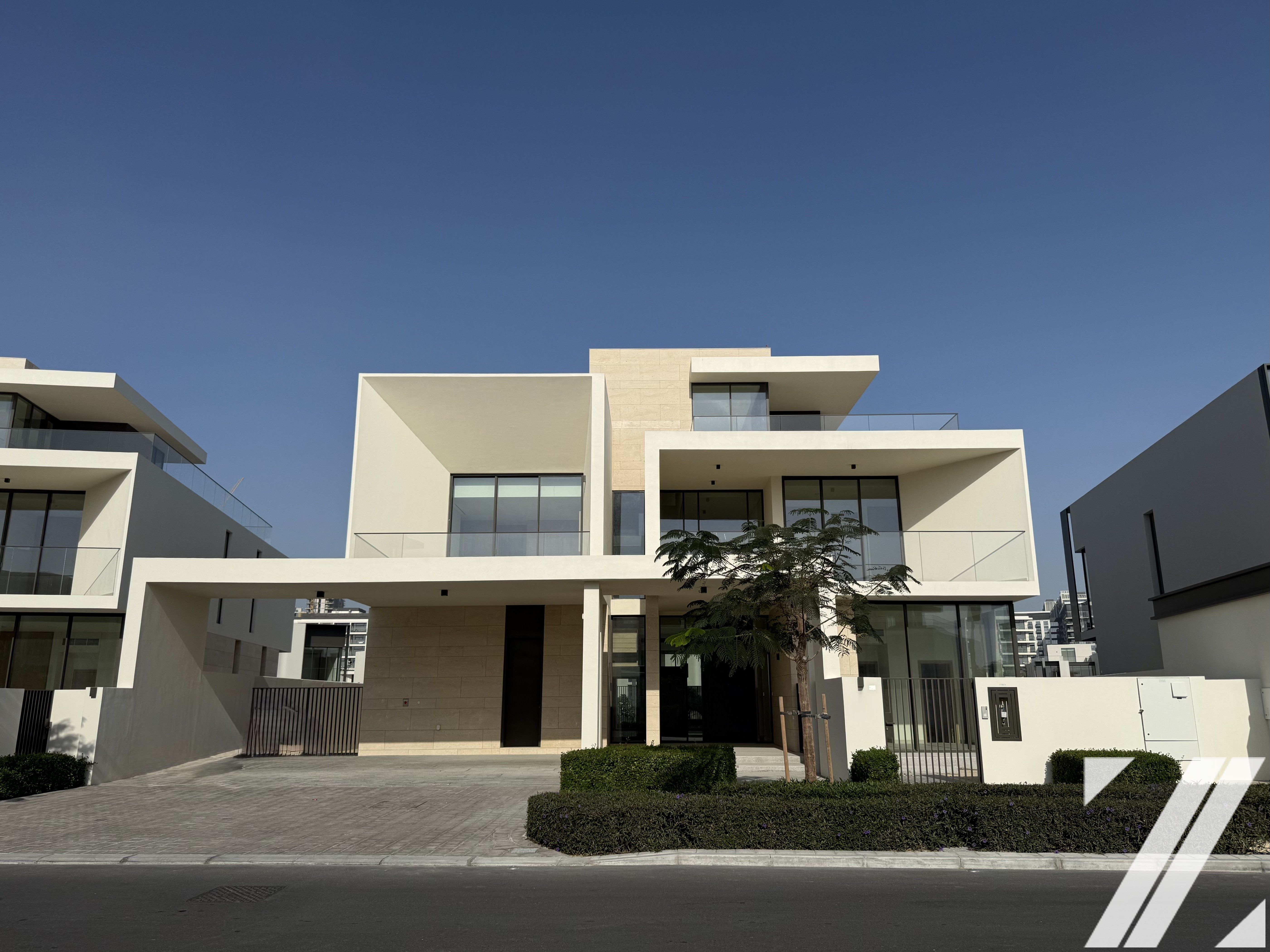 Full Lake View | Spacious Basement and Roof Terrace