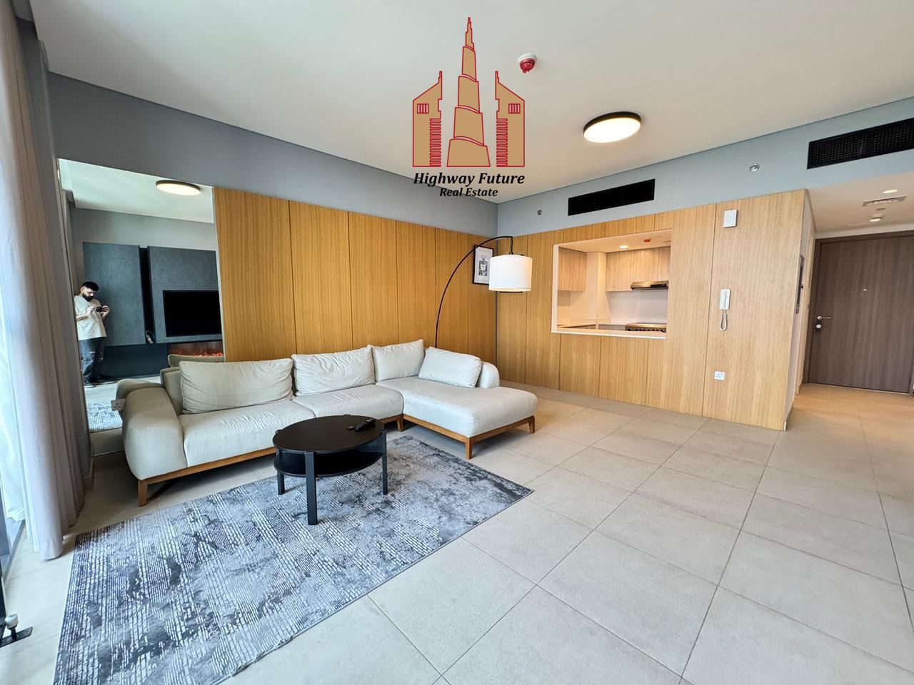 Luxurious 2 bhk | Freehold | Close Kitchen | Fully Furnished