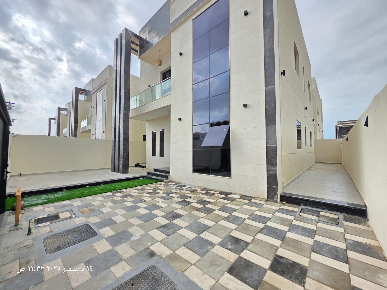 Modern villa with a luxurious, contemporary design in a quiet residential area. Central air conditioning, close to a mosque, all services, Mohammed Bi