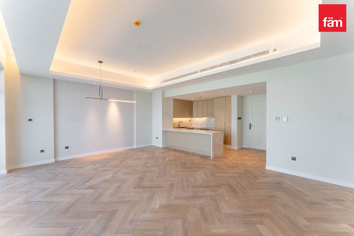 Spacious Living I Fitted Appliances