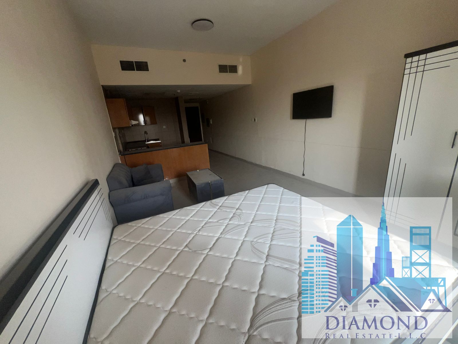 For sale in cash vacant studio freehold, available to all nationalities, in Al Nuaimiya Towers, Tower C, Ajman.