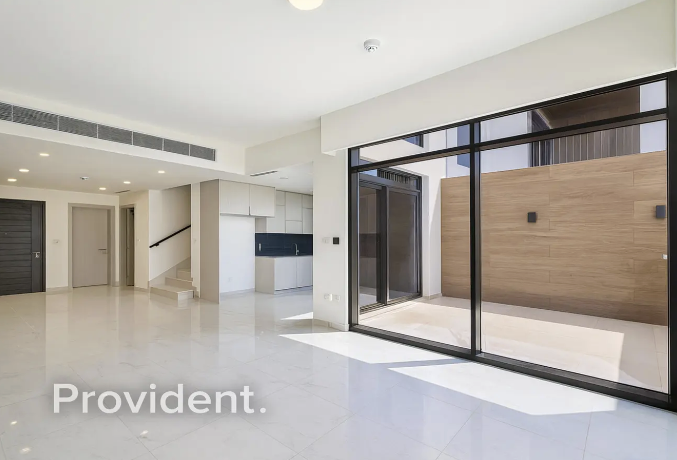 Brand New | Single Row | Skylight | Spacious