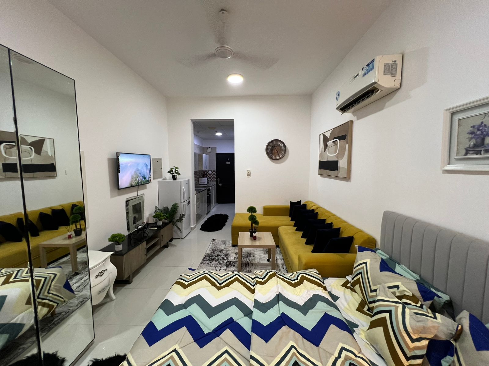 Furnished studio apartment for monthly rent in a very vibrant area with easy access to Sharjah and Dubai.