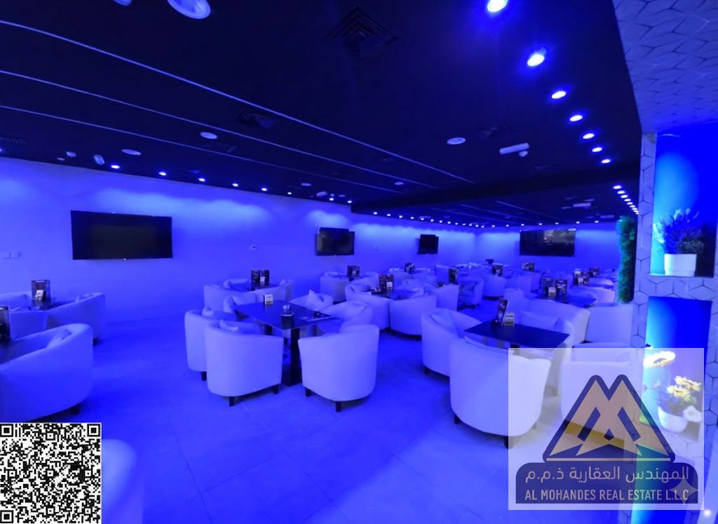 A fully equipped cafe with an excellent space and a prime location, offering all the necessary amenities.