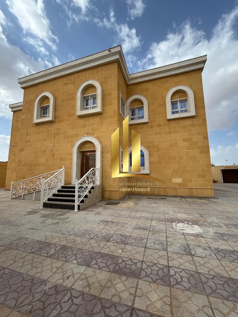 Villa for sale in Al Qarain 2 / Sharjah In a very excellent location, second plot from the main road