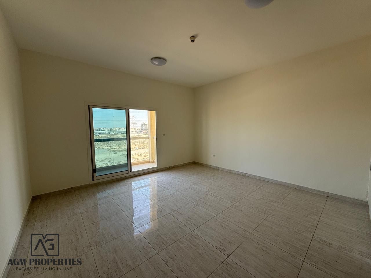 Large spacious unit| FULLY FURNISHED| good location