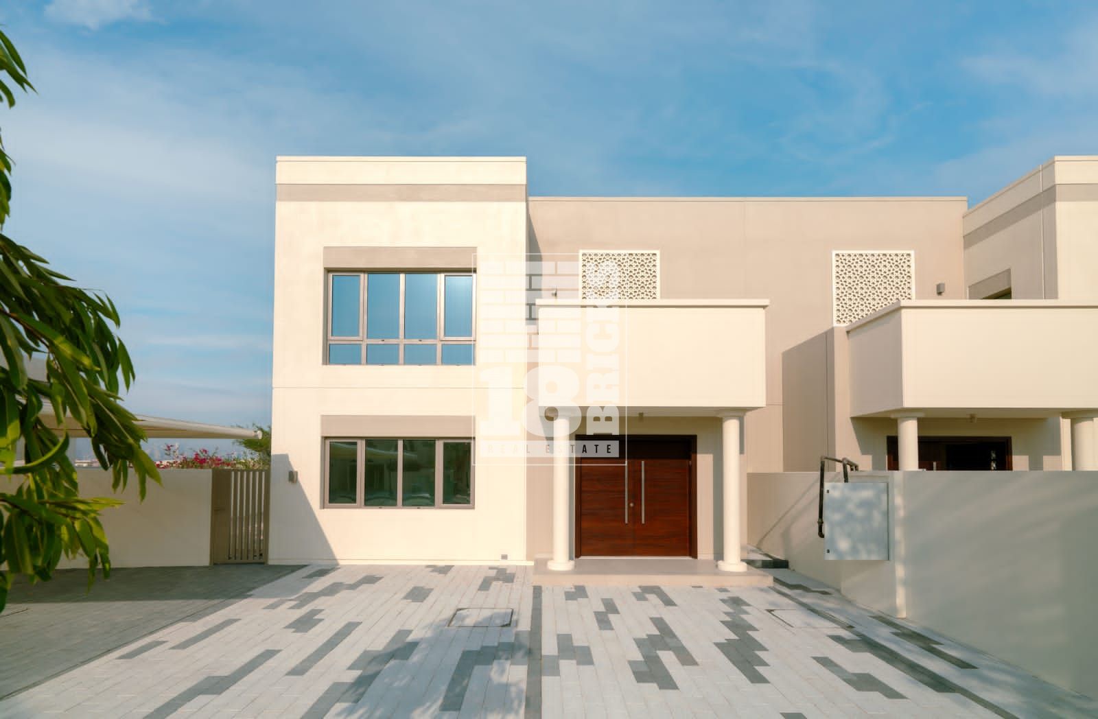 Luxury 4 Bed +Maids | Vacant | Community View