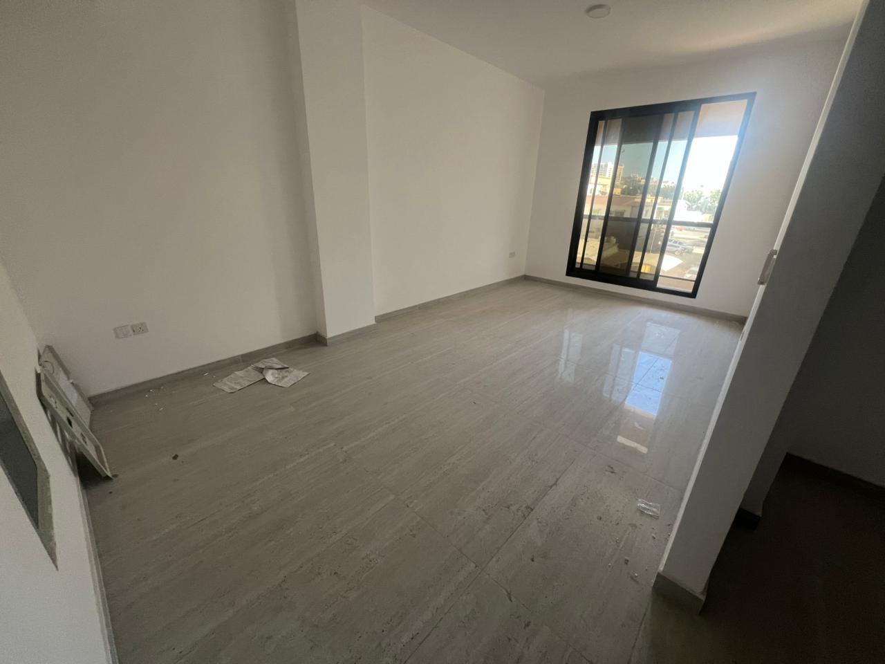 Brand new building, first occupancy. For annual rent in Ajman. One-bedroom apartment in Al Rashidiya 3, first occupancy.