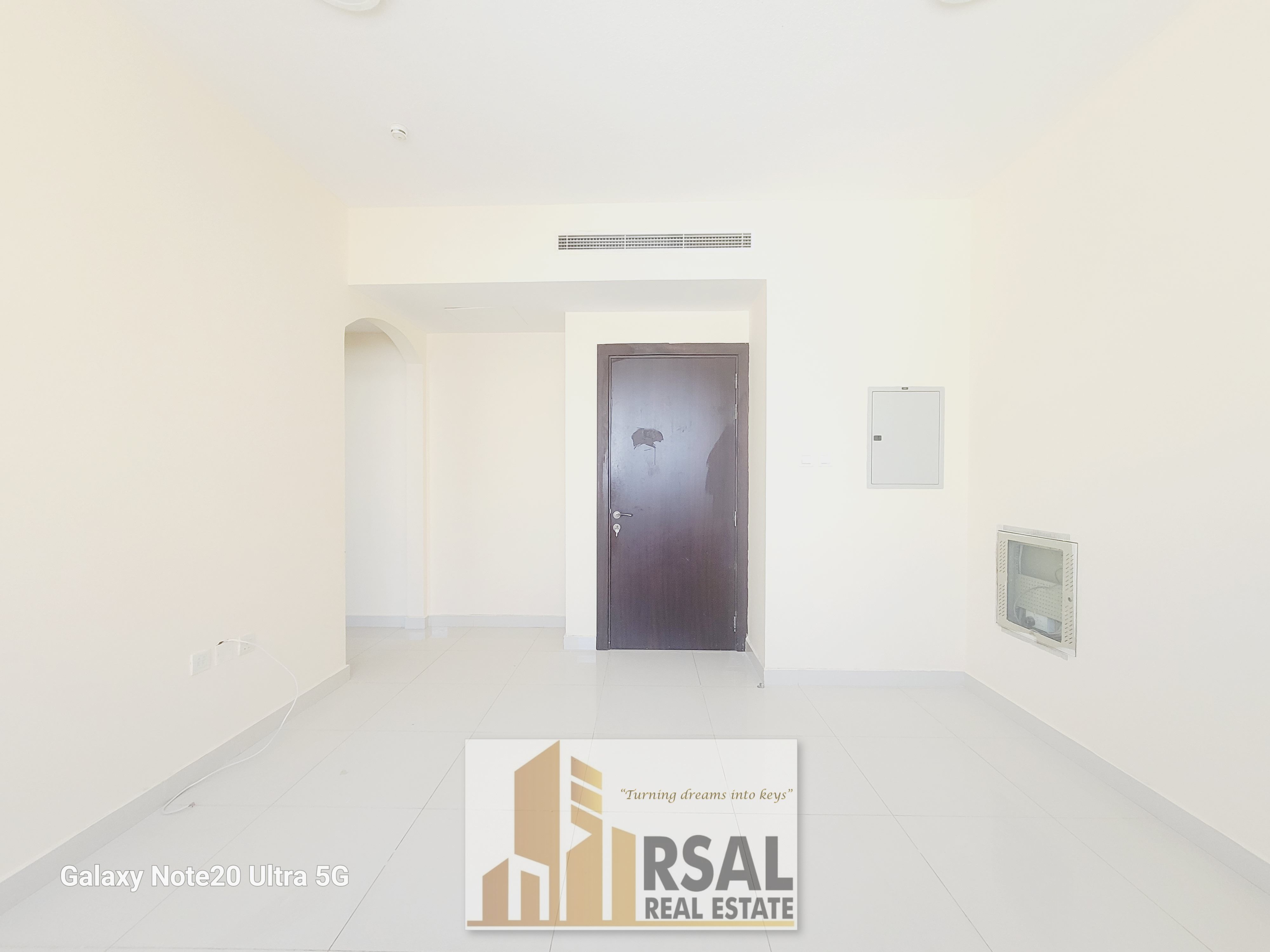 Like a brand new 1 Bedroom Hall// for family// Easy Exit to Dubai// prime location// Ready to move