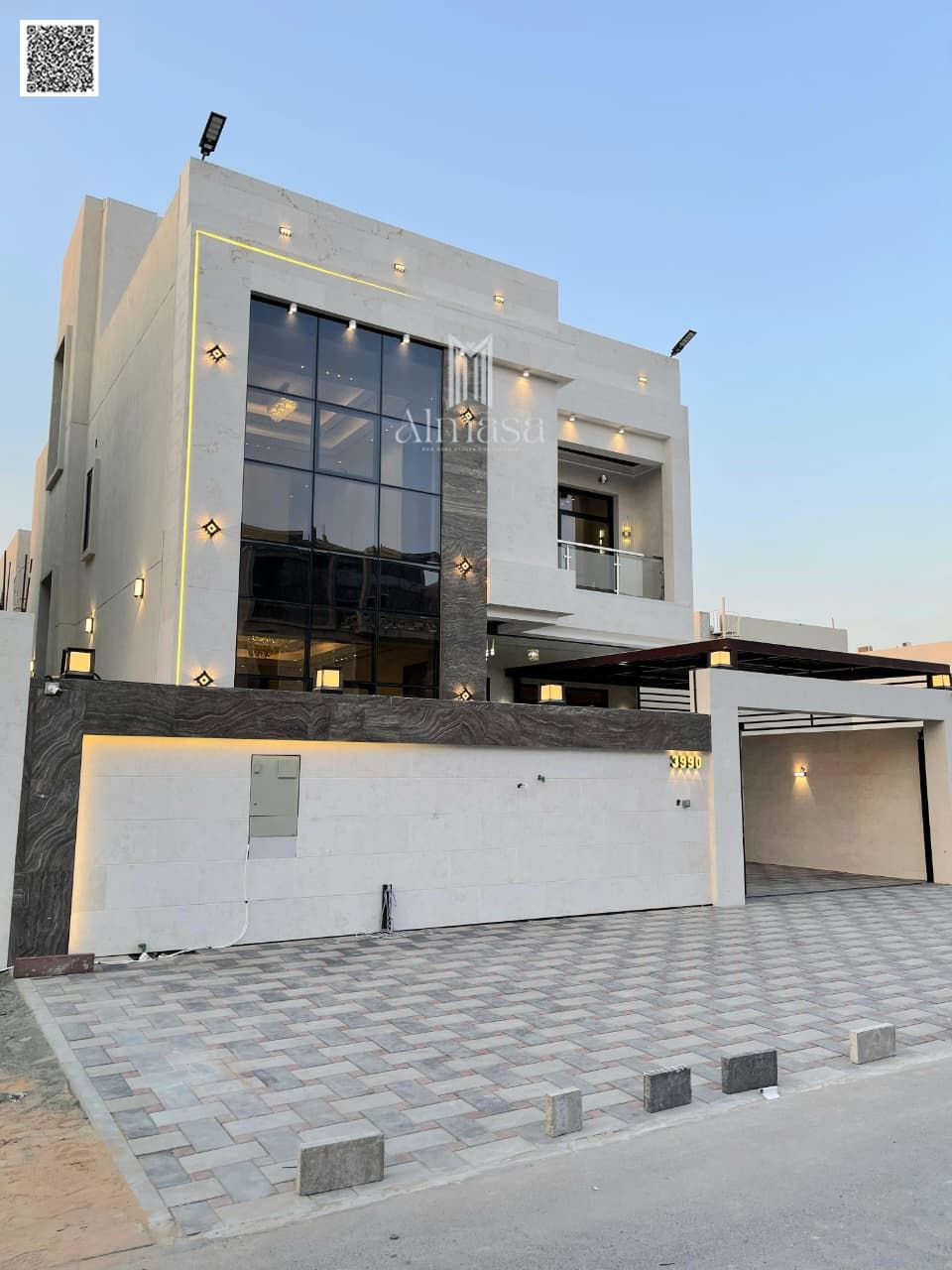 **Strategic location near all services Distinctive location, central air conditioning, high-quality finishing, negotiable, and spacious area **Easy ac