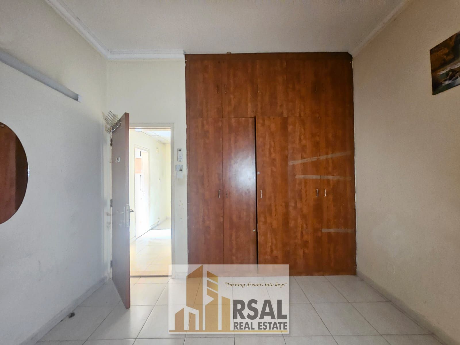 Lavish Family 1Bhk With Balcony//Ready to Move//Easy Payment//Road Side Building