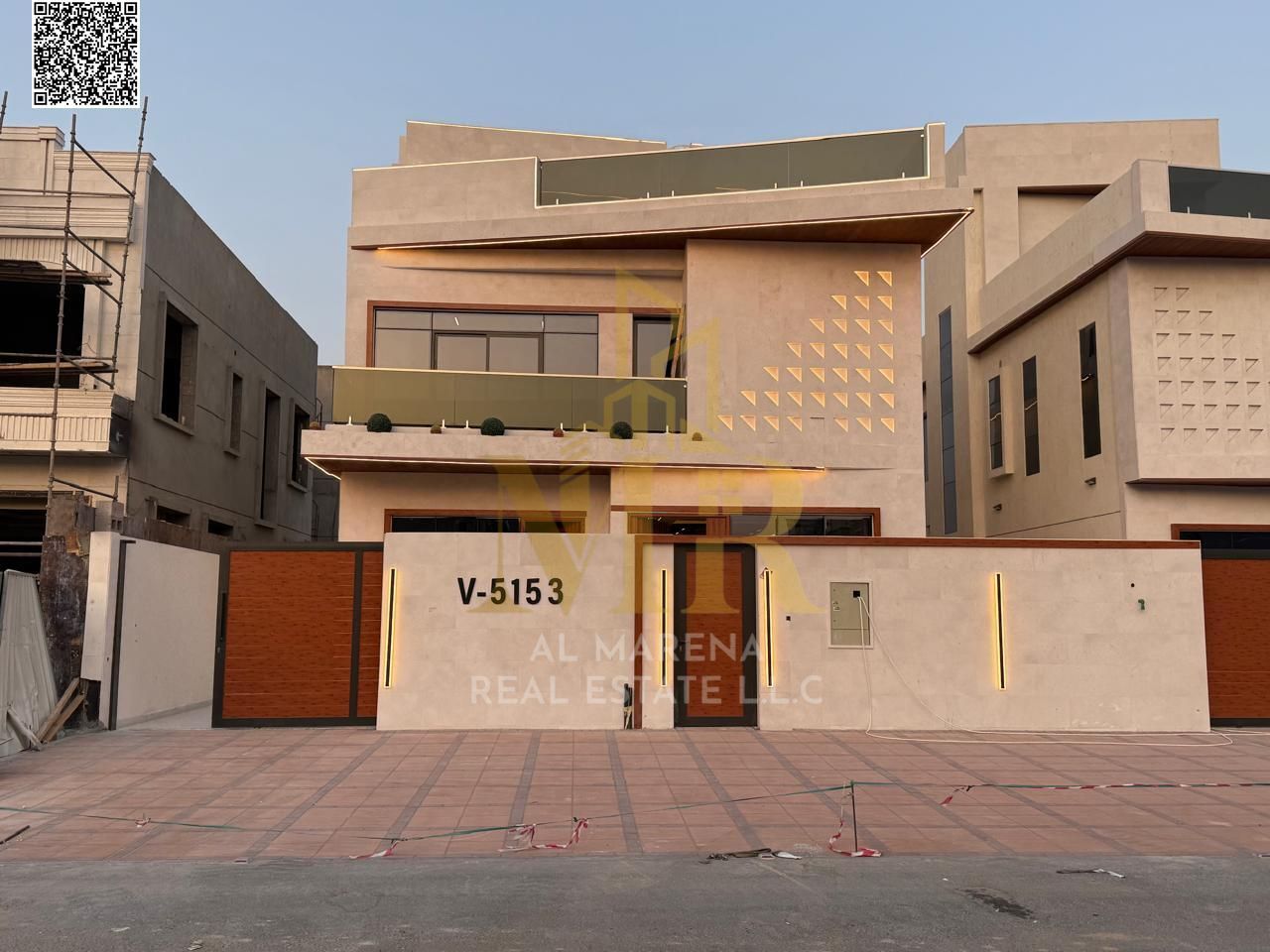 A villa with a price including registration and ownership fees on the main street, ready to move in, in the most prestigious areas of Ajman. Freehold