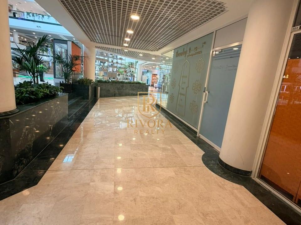FITTED SHOP I SPACIOUS I ROAD VIEW