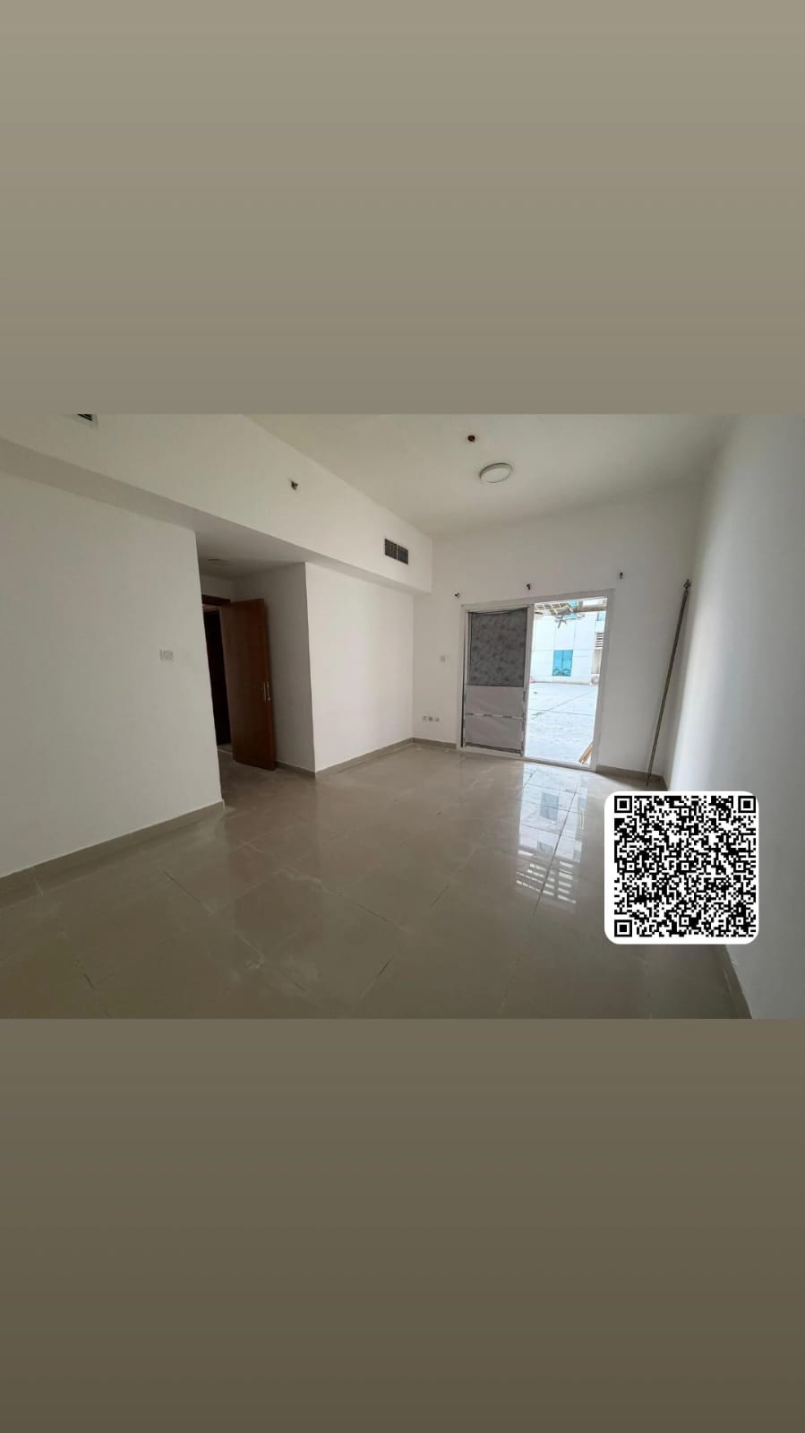 For annual rent in Ajman One bedroom and living room with balcony In Al Rashidiya 1, Pearl Towers, near the Dubai and Sharjah exit