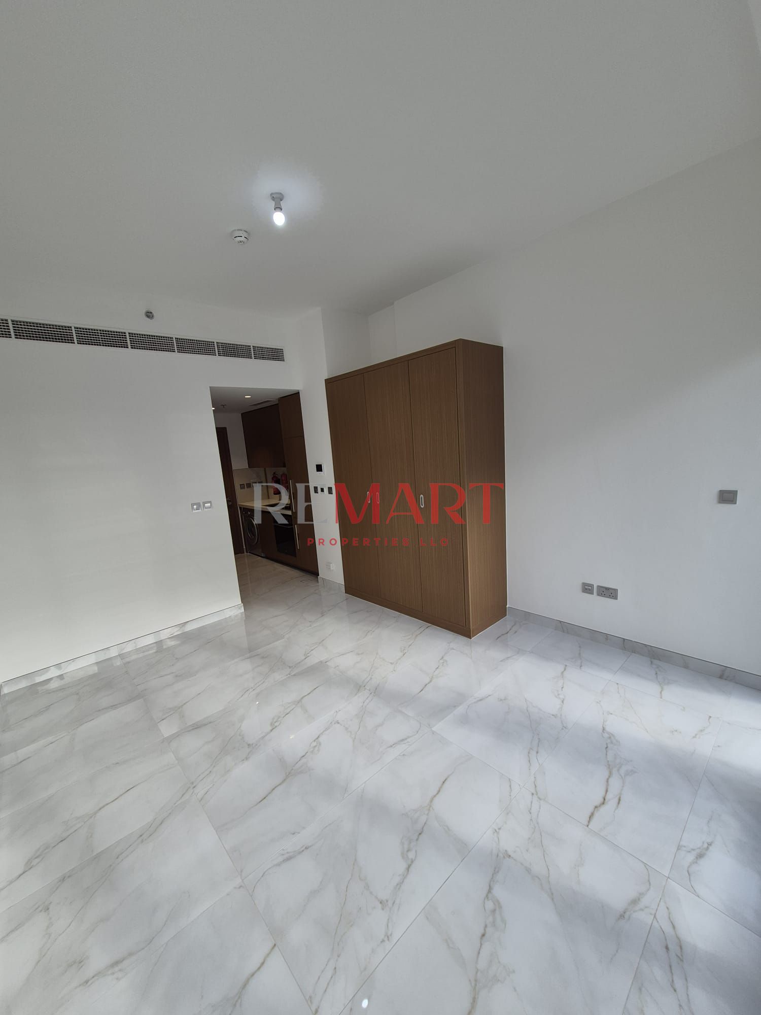 Modern Studio Retreat | Azizi Mirage | Prime Location