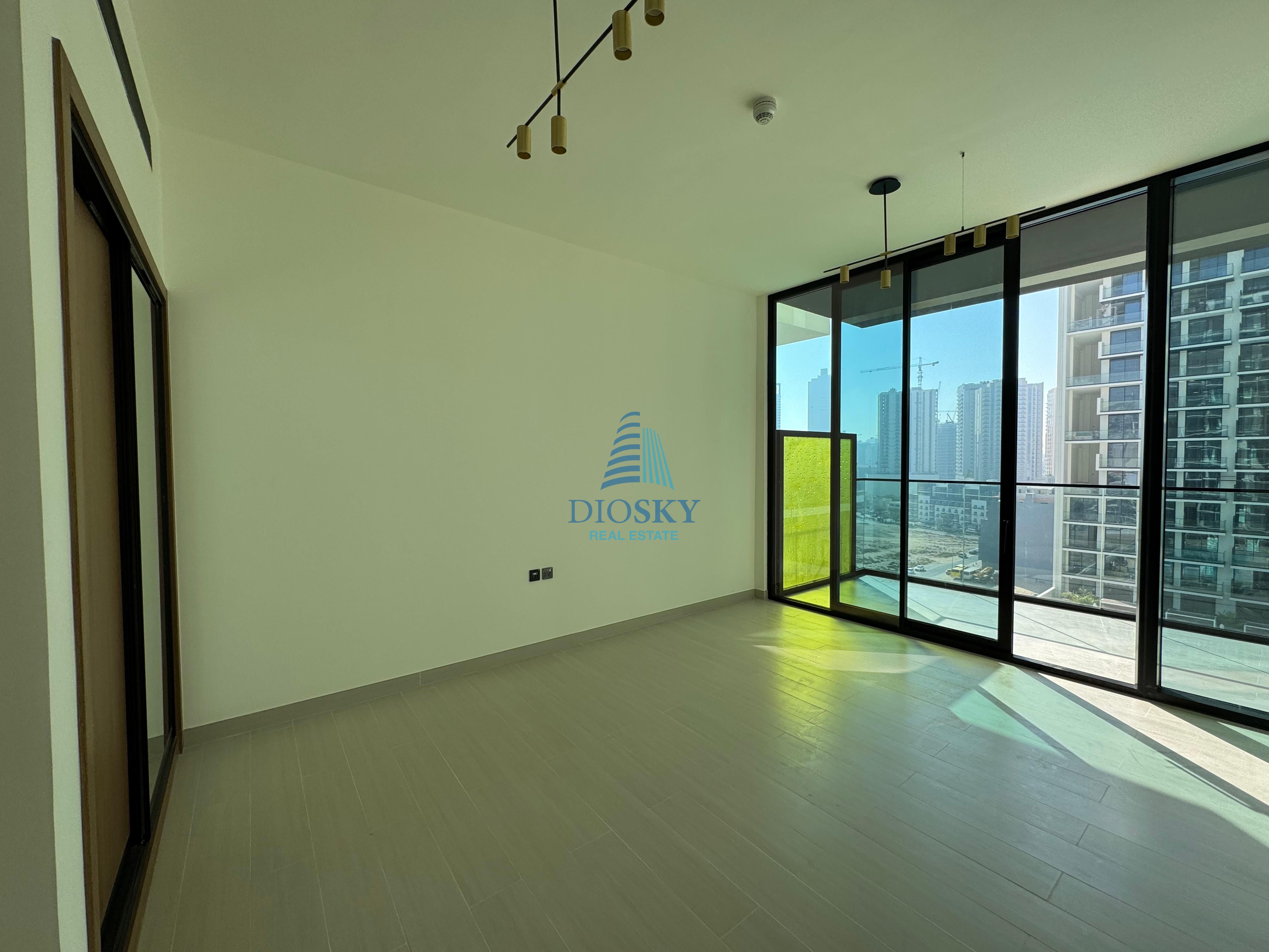 Luxury Living | Spacious | Ready to Move | 12 Cheques