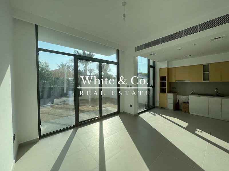 Single Row |Unfurnished unit | Vacant