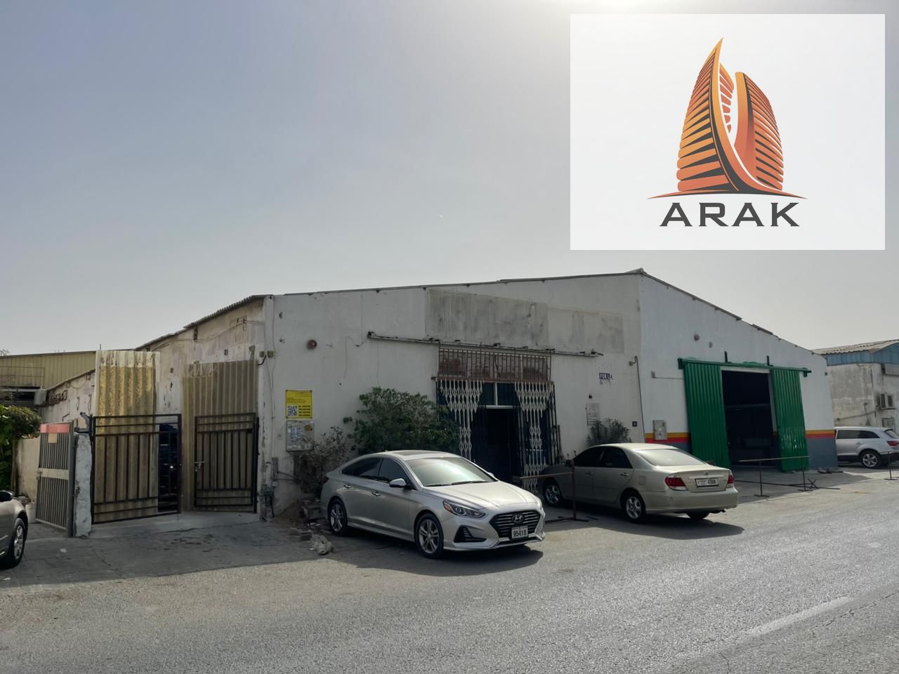 Investment Warehouse Divided into Two Sections with Excellent Income