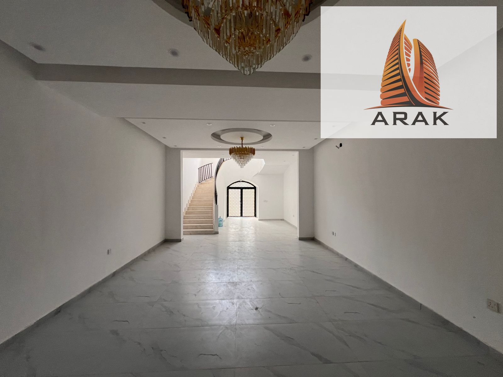 New Villa for Sale in Al Mowaihat 3 – Ajman Corner plot on two streets Land area: 625 sqm Equivalent to: 6727 sq ft Built-up area: 8500 sq ft Details