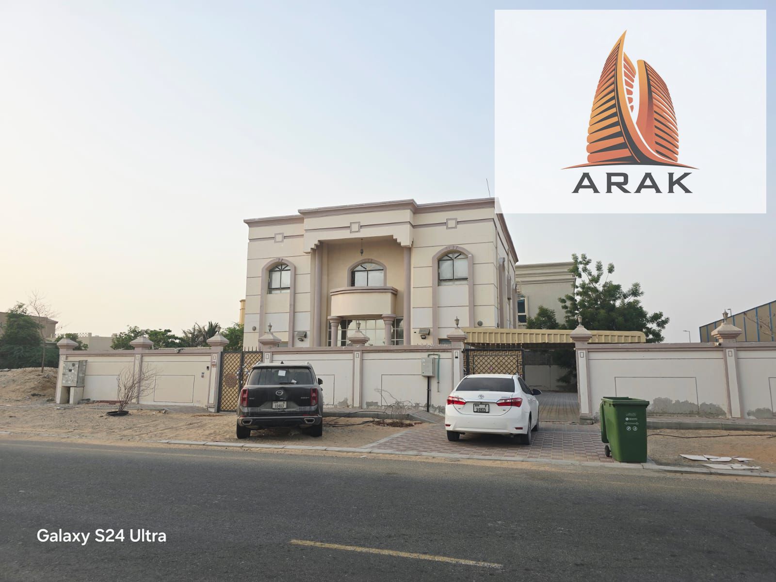 For rent villa in Al Hamidiyah – Ajman Area 10,000 sq ft 6 bedrooms 2 living rooms and a majlis Indoor garden