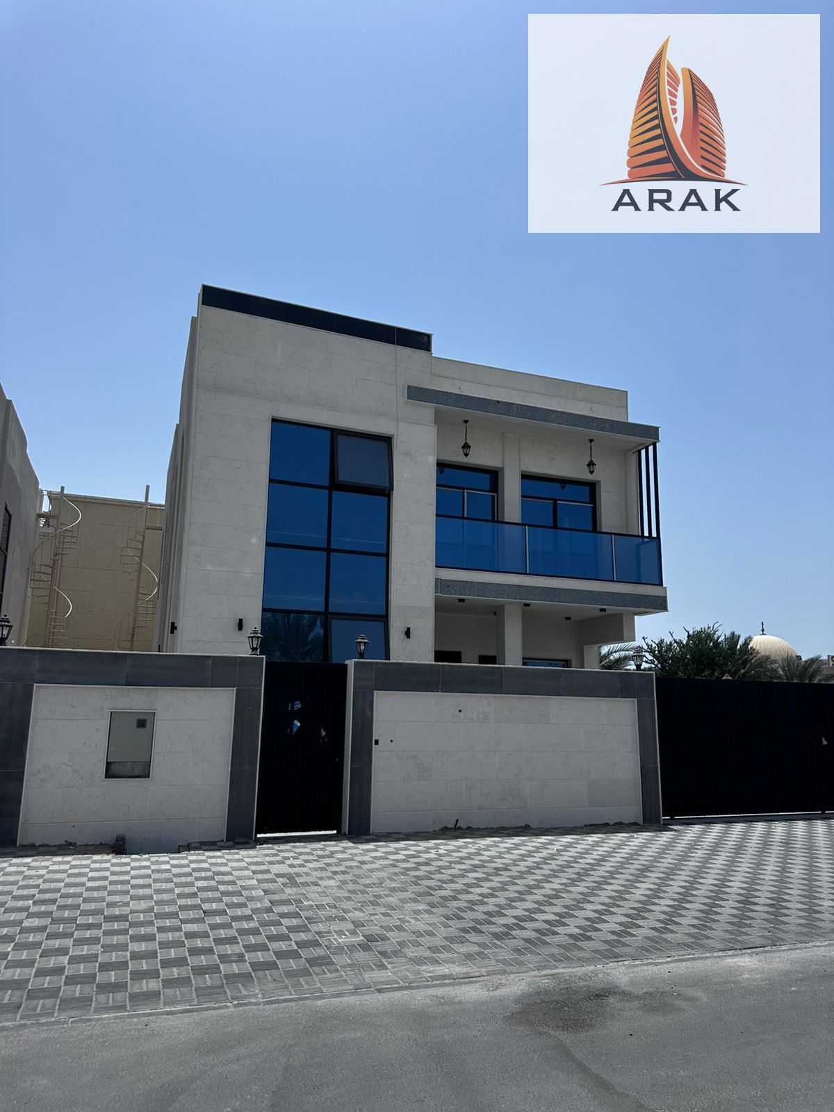 For sale: Townhouse villa in Al Muwaihat 2, Ajman, close to all services and near Sheikh Mohammed Bin Zayed Road.