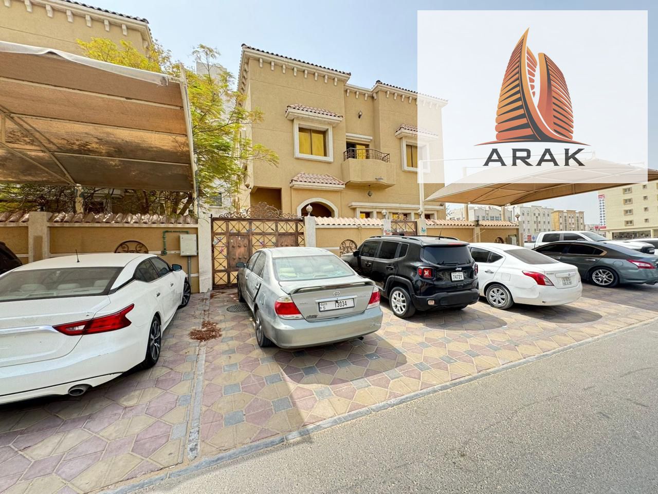Villa For rent in Al Rawda 3