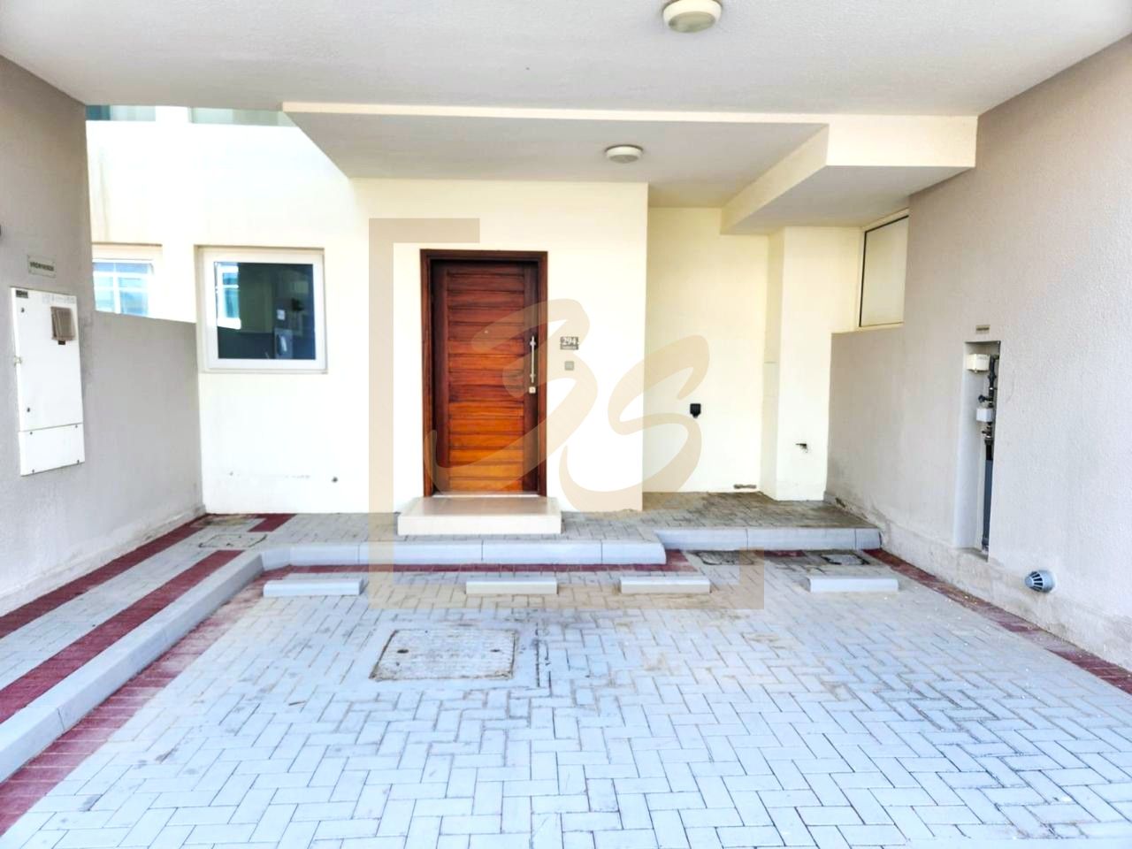 Vacant | Spacious Unit | Prime Location