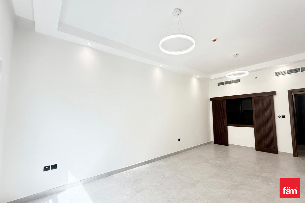 Upgraded L Close To Metro | Vastu Complaint