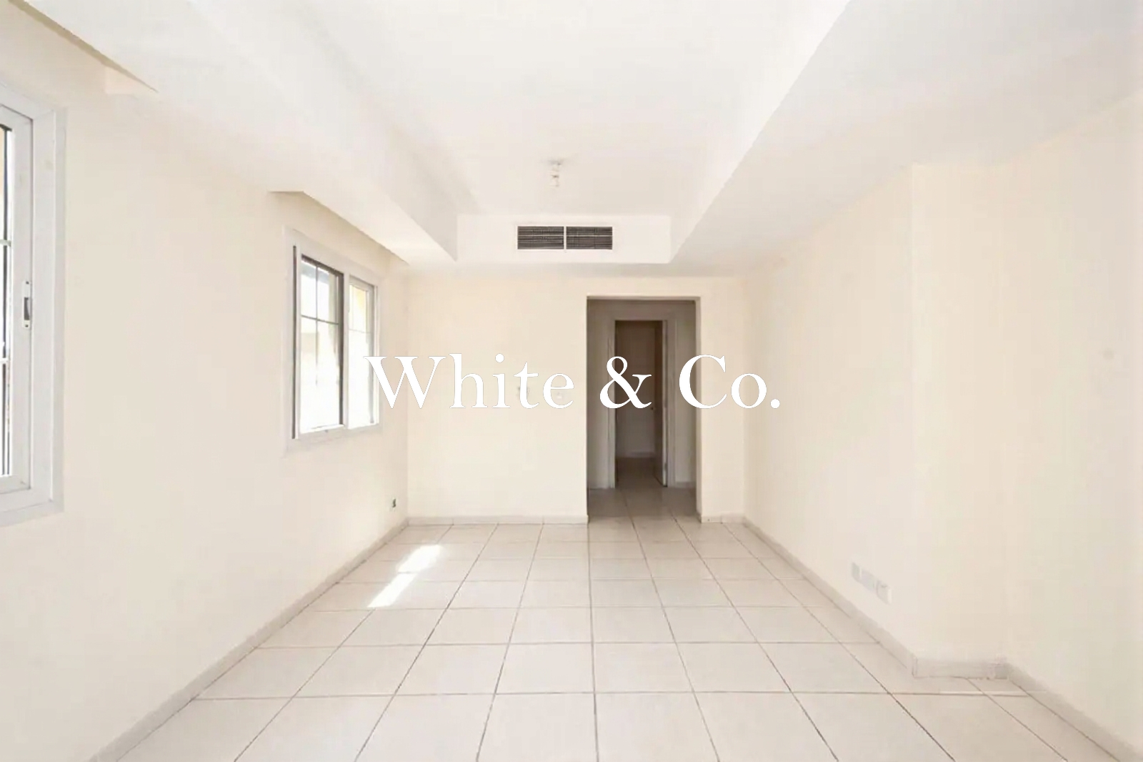 Well Maintained| Lake & Park| Best Price