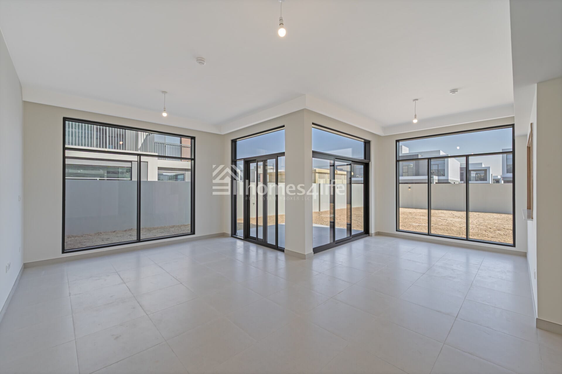 Single Row | Shaded Entrance | Middle Unit