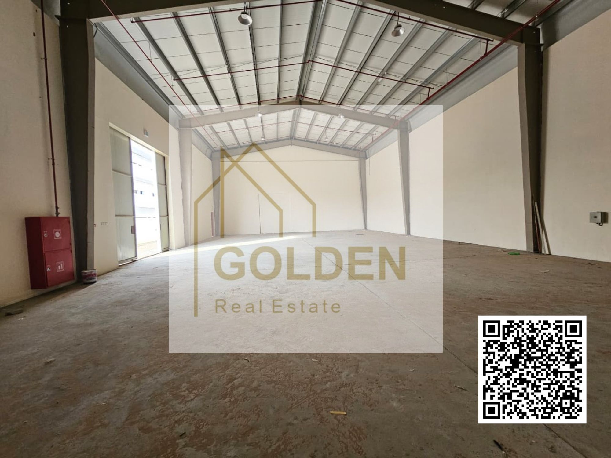 a flexible combination of enclosed storage, open warehouse space and ideal for storage, logistics, and commercial activities