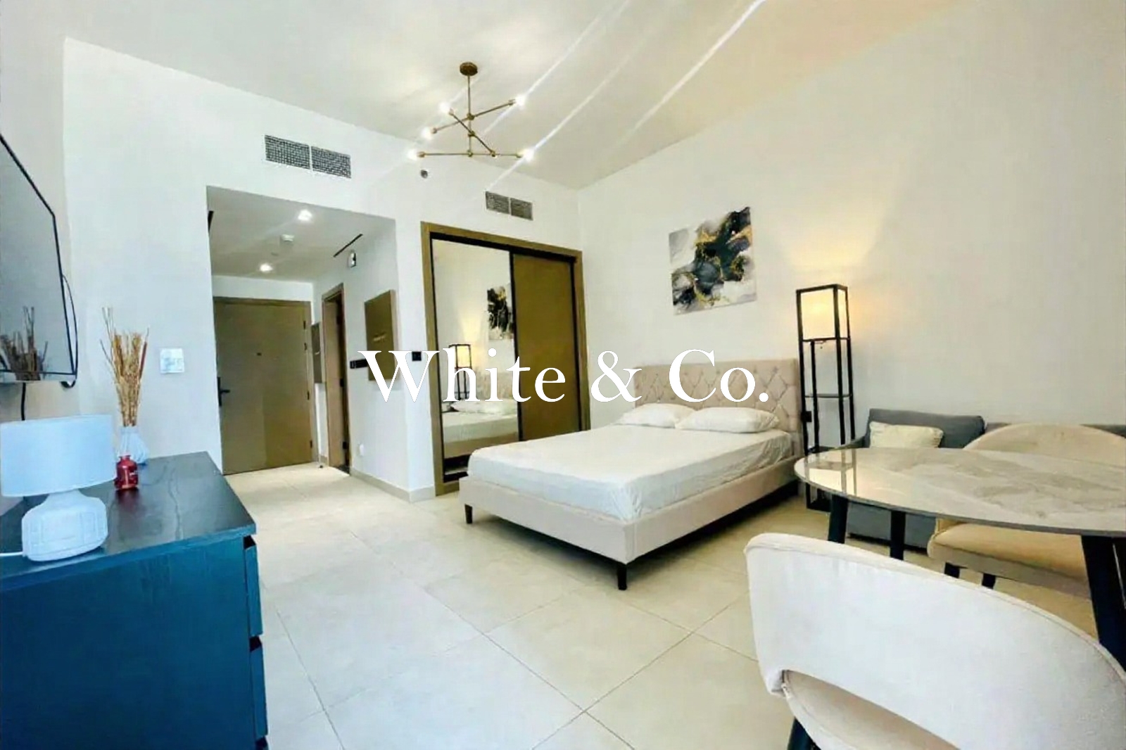 SPACIOUS UNIT | FURNISHED | PRIME CANAL LOCATION