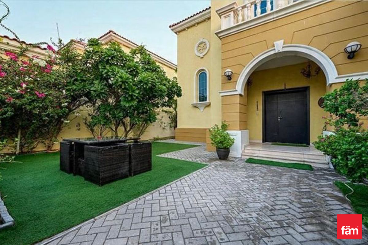 Legacy Large | Landscaped | Facing Pavilion