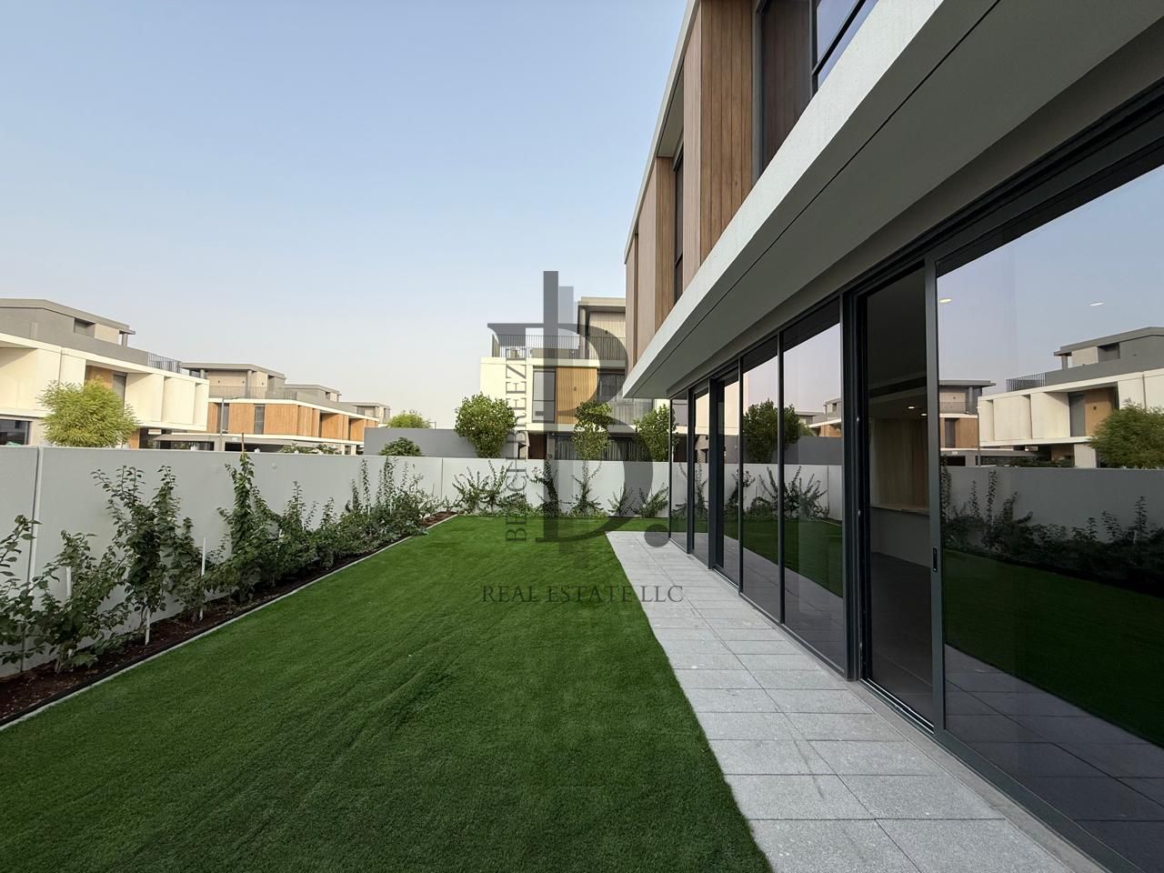 Corner Unit | Huge Plot | Ready to Move