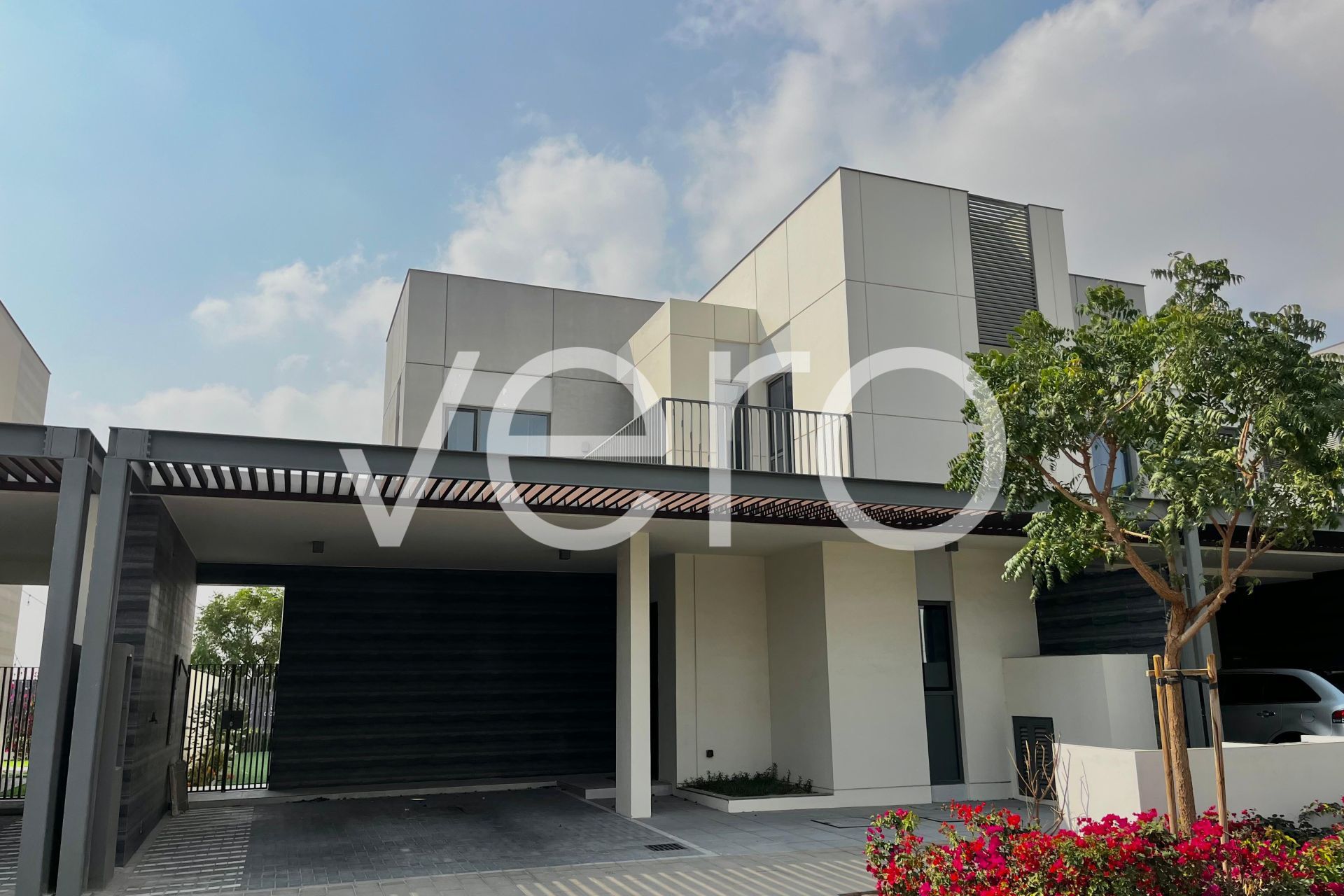 Vacant | Single Row | Landscaped