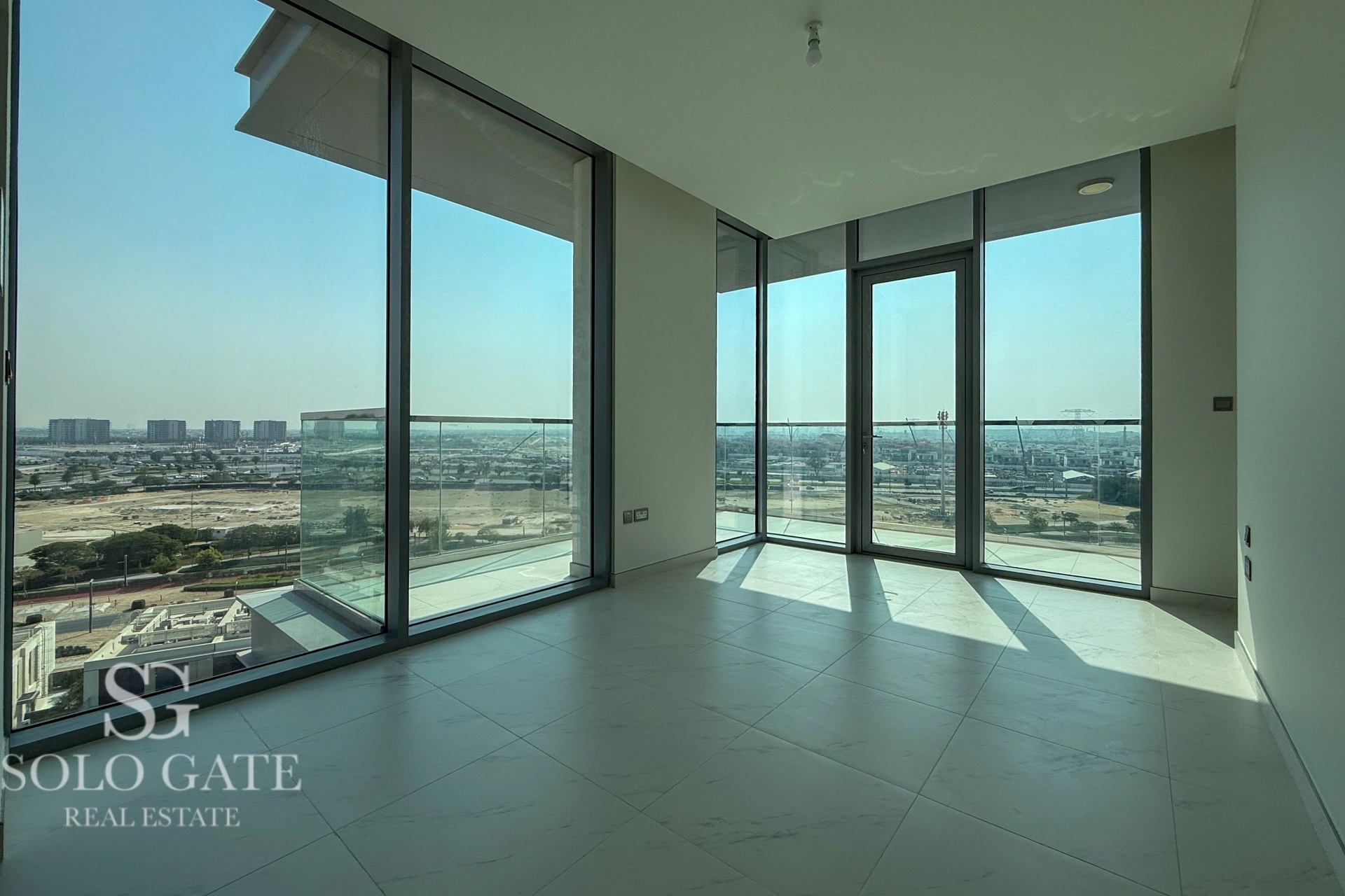 Modern 2BR | Crystal Lagoon View | District One