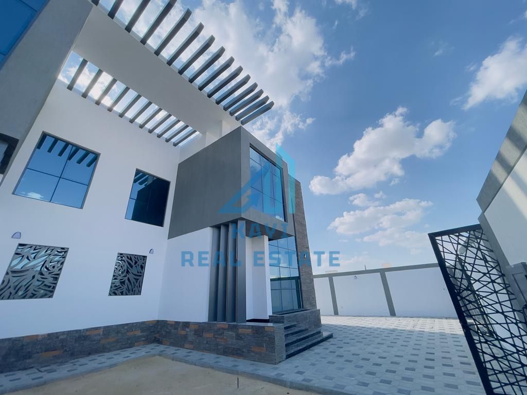 Luxury 5 BEDROOM VILLA In Very Good location
