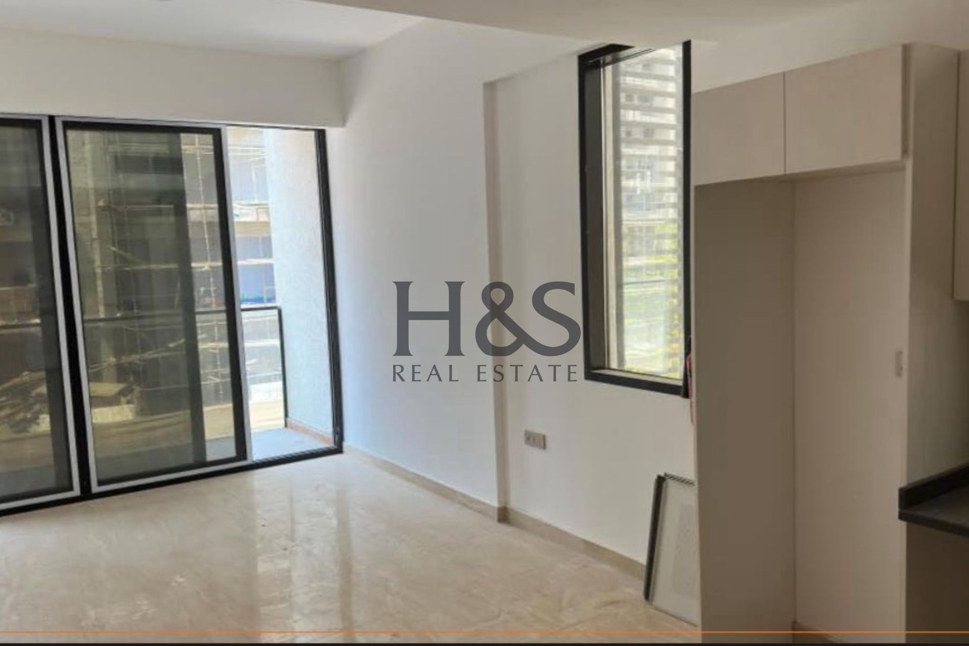 Bright 2-Bedroom Apartment | Abundant Natural Light & Golf Views