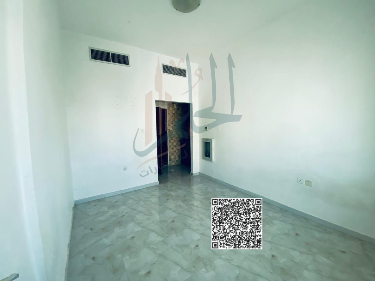 A distinctive studio apartment with a separate kitchen, spacious area, and central air conditioning is available for annual rent.