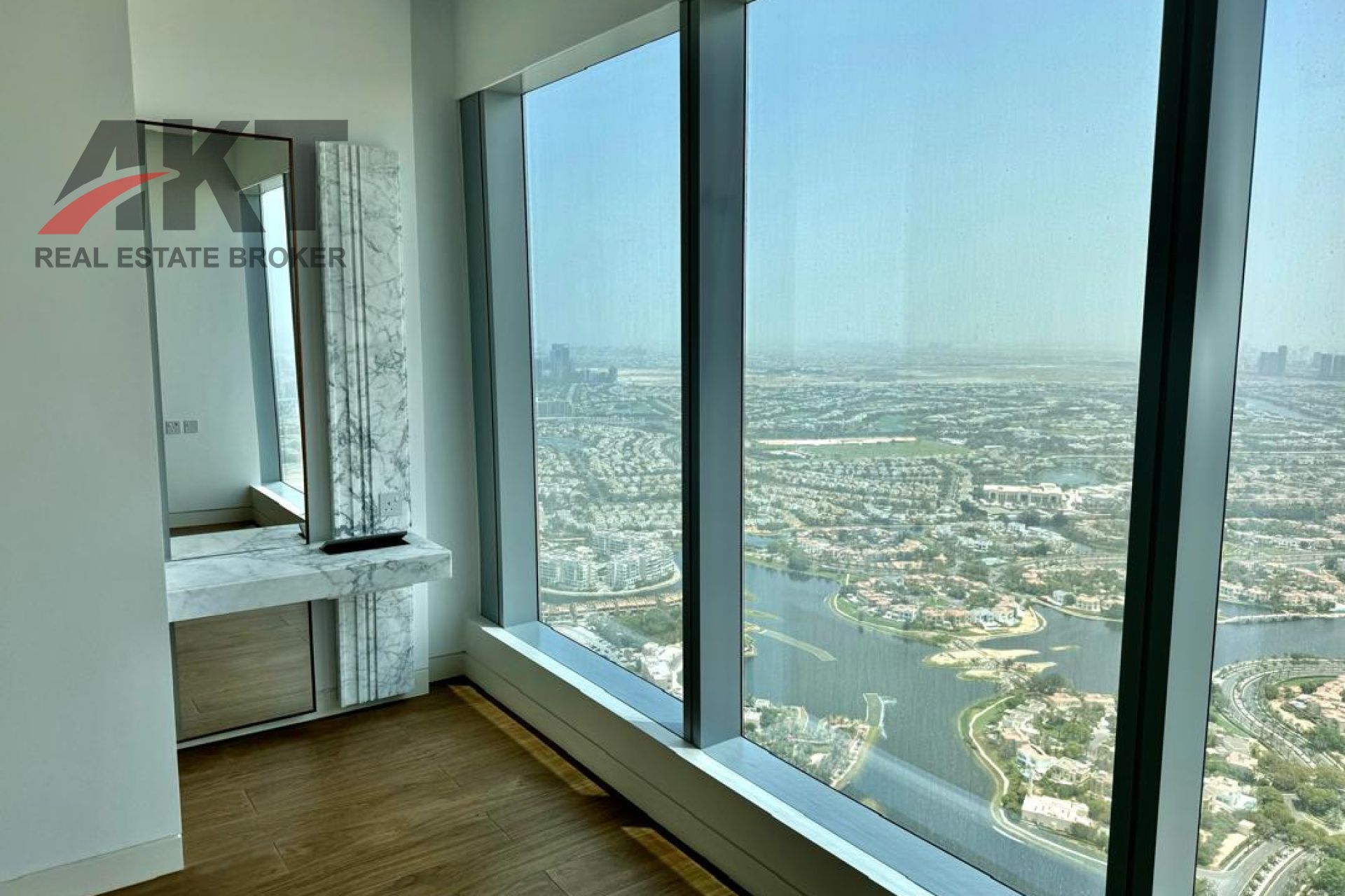 VERY HIGH FLOOR/LAKE AND SEA VIEW/VACANT END JAN