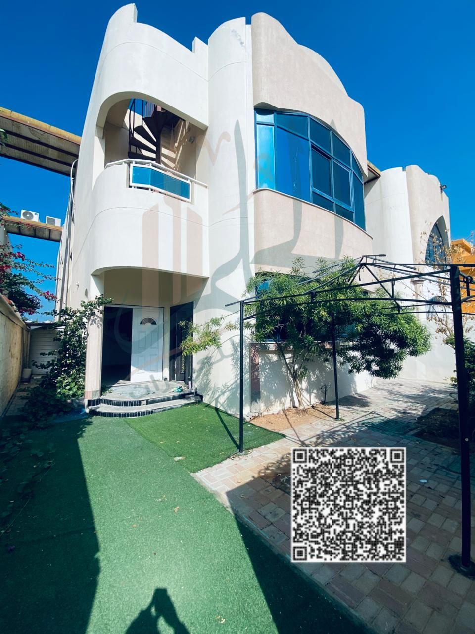 Villa for annual rent in Al Rifaa near Verona Roundabout and Ajman Corniche, 4 master bedrooms, 6 bathrooms, living room, kitchen, 2 balconies.