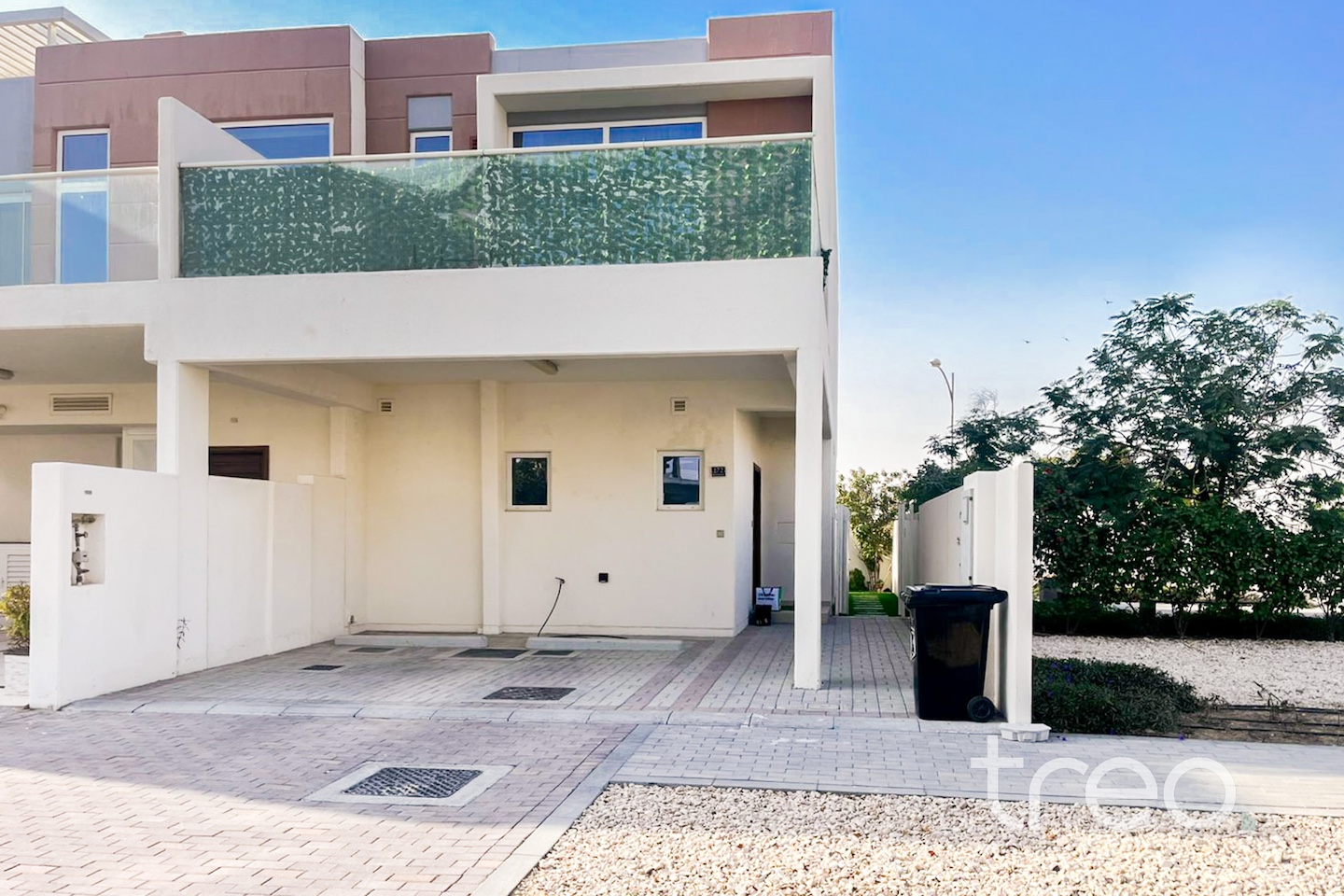 Fully Furnished | Corner unit | Vacant