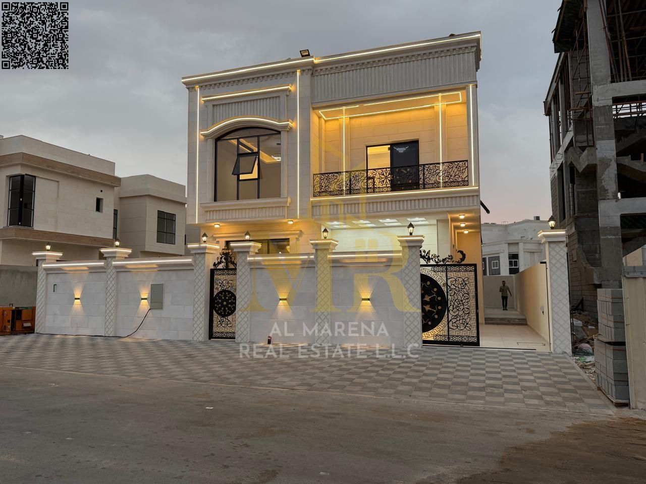 A villa with a price including registration and ownership fees on the main street, ready to move in, in the most prestigious areas of Ajman. Freehold