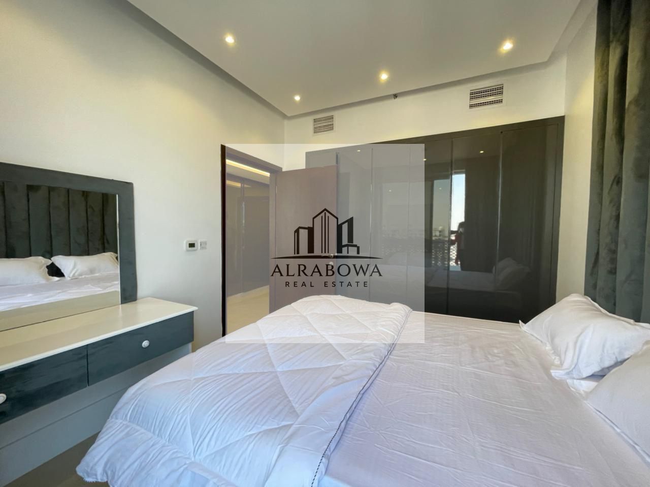 Stunning 2BR | FULLY FURNISHED | STEPS FROM CIRCLE MALL