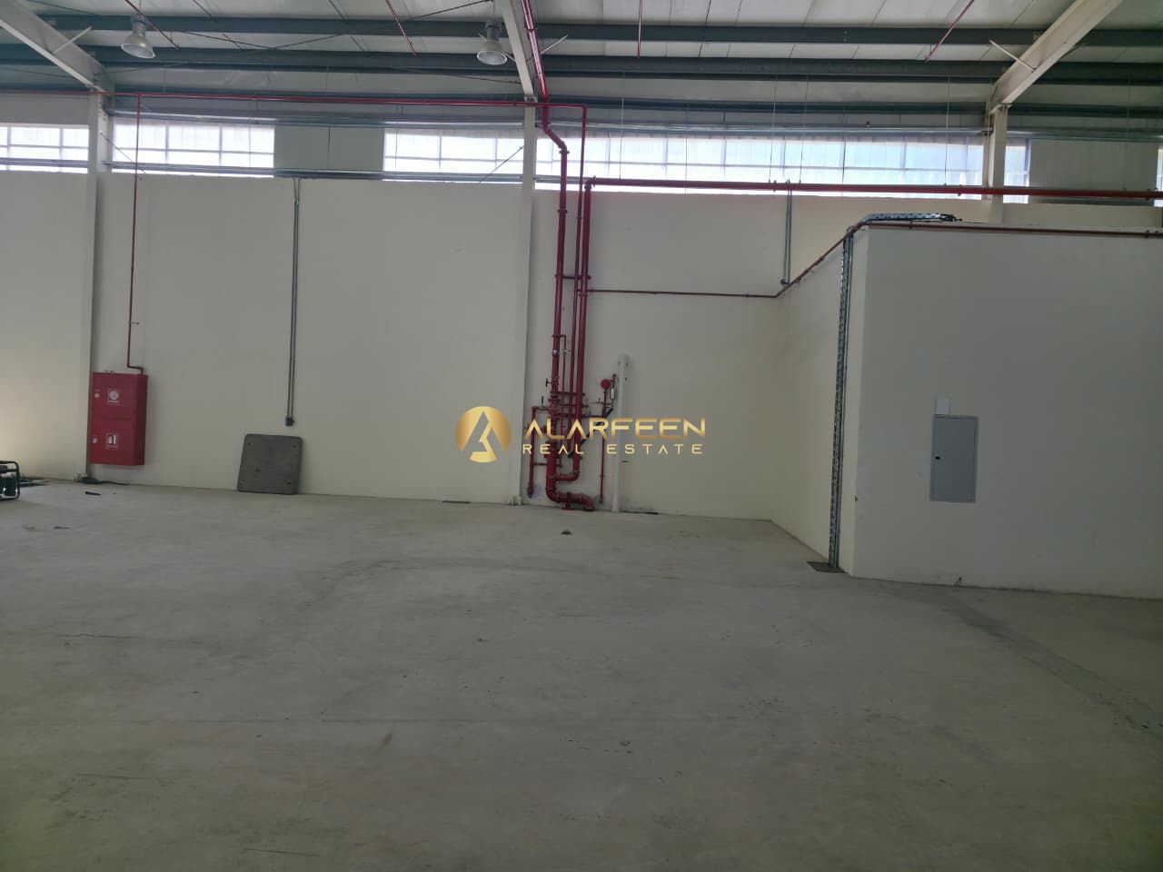 11690 sqft / Built in office corner warehouse