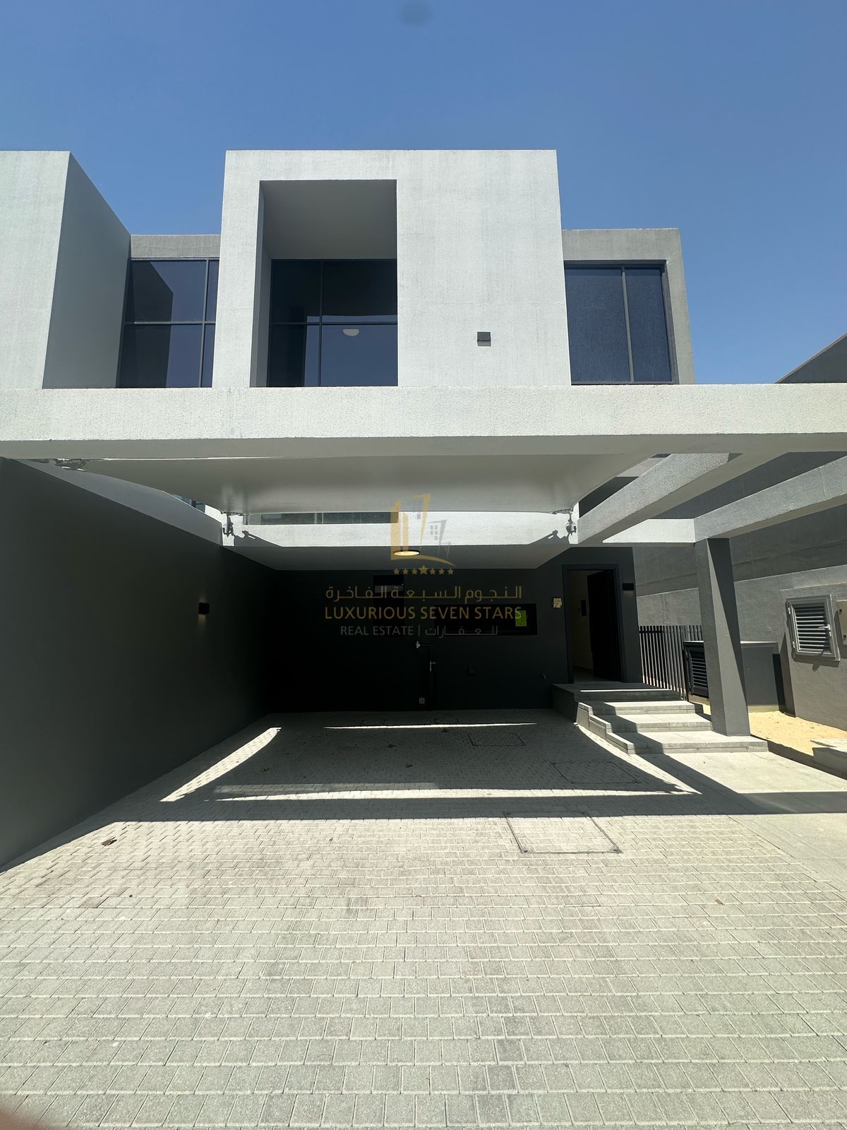 For sale luxurious townhouse in the Masar project, Robina Phase