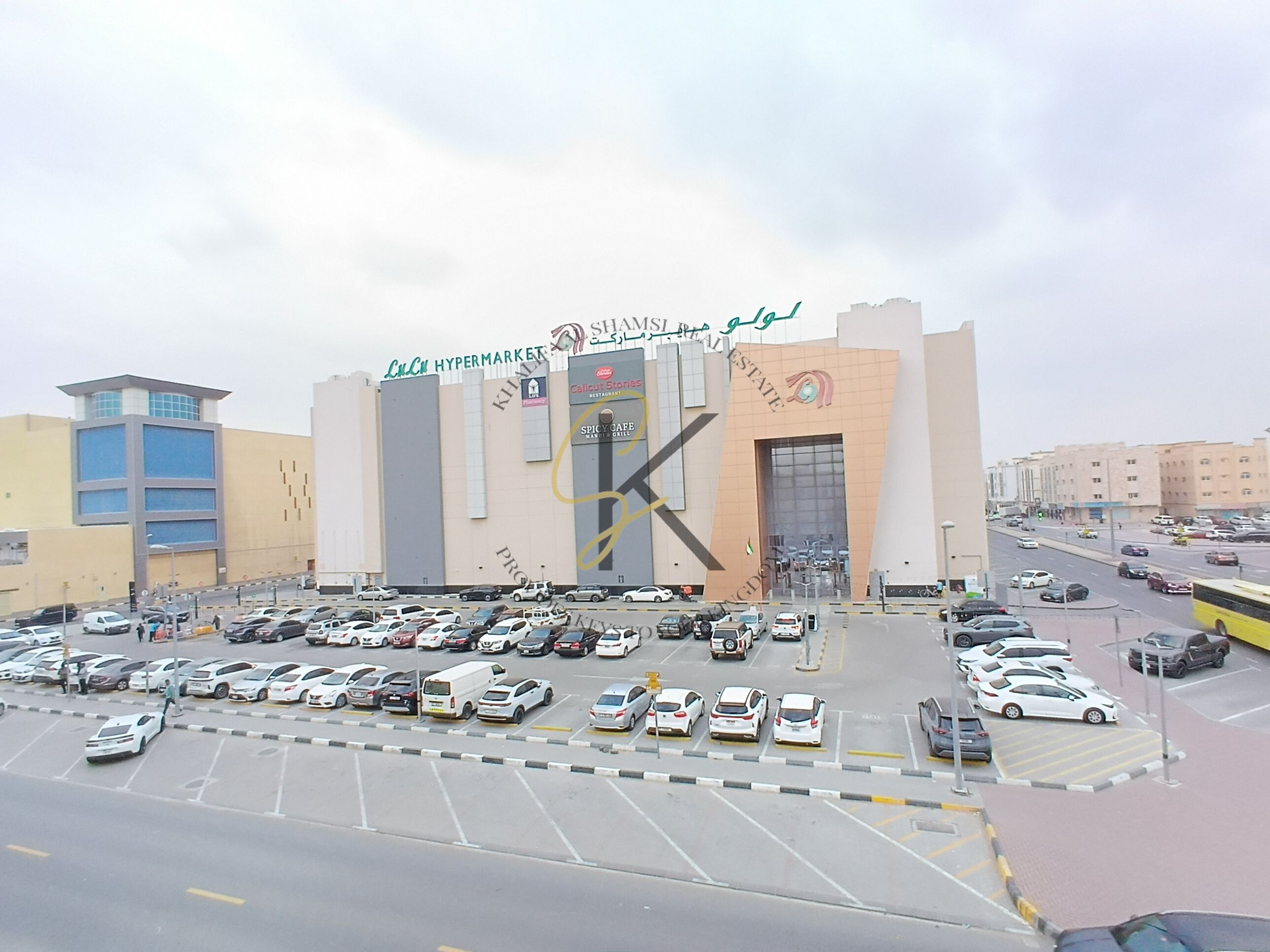 Front Lulu and Safri mall Neat and clean room for contact Babar