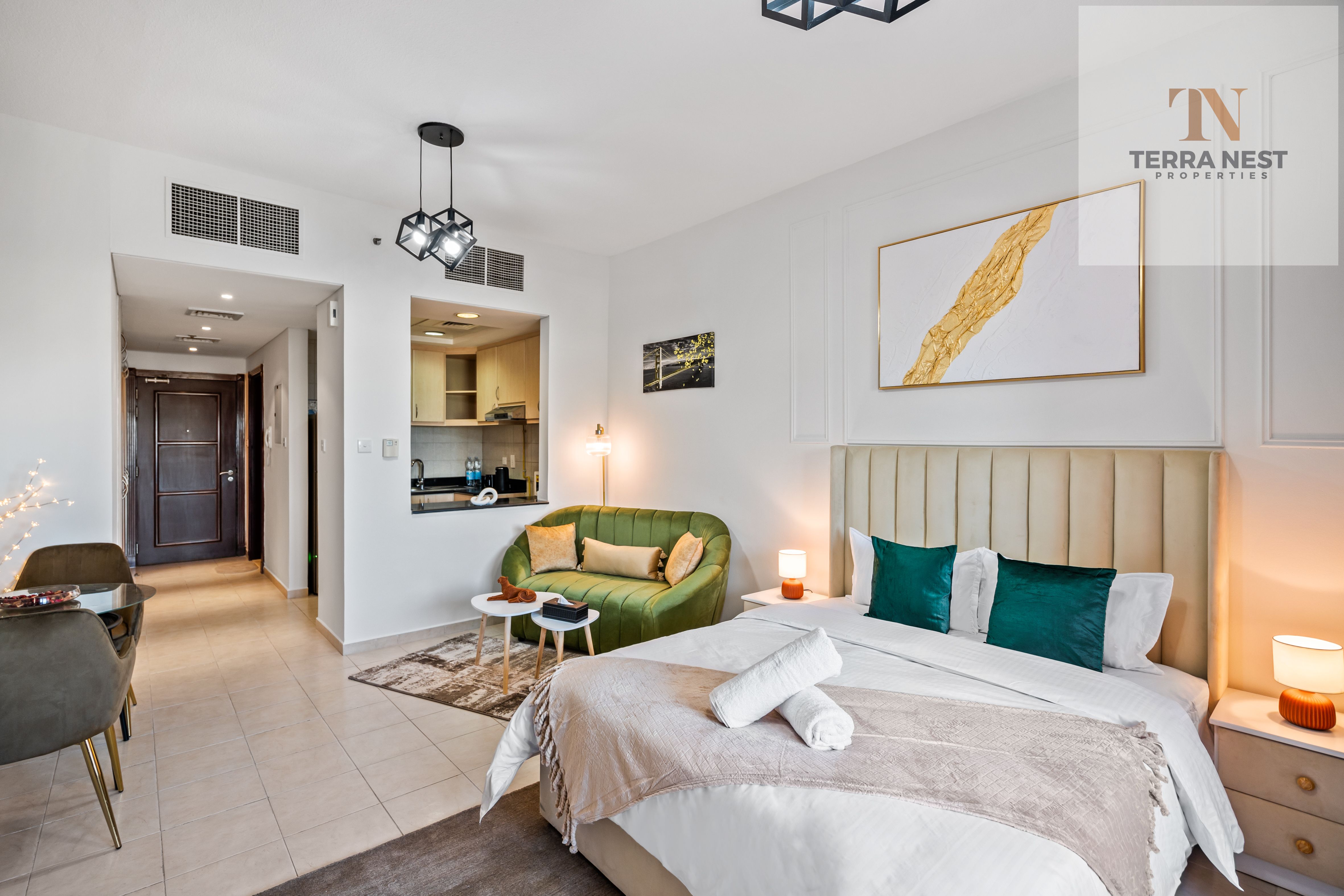 LUXURIOUSLY FURNISHED STUDIO | 12 CHEQUES | VACANT