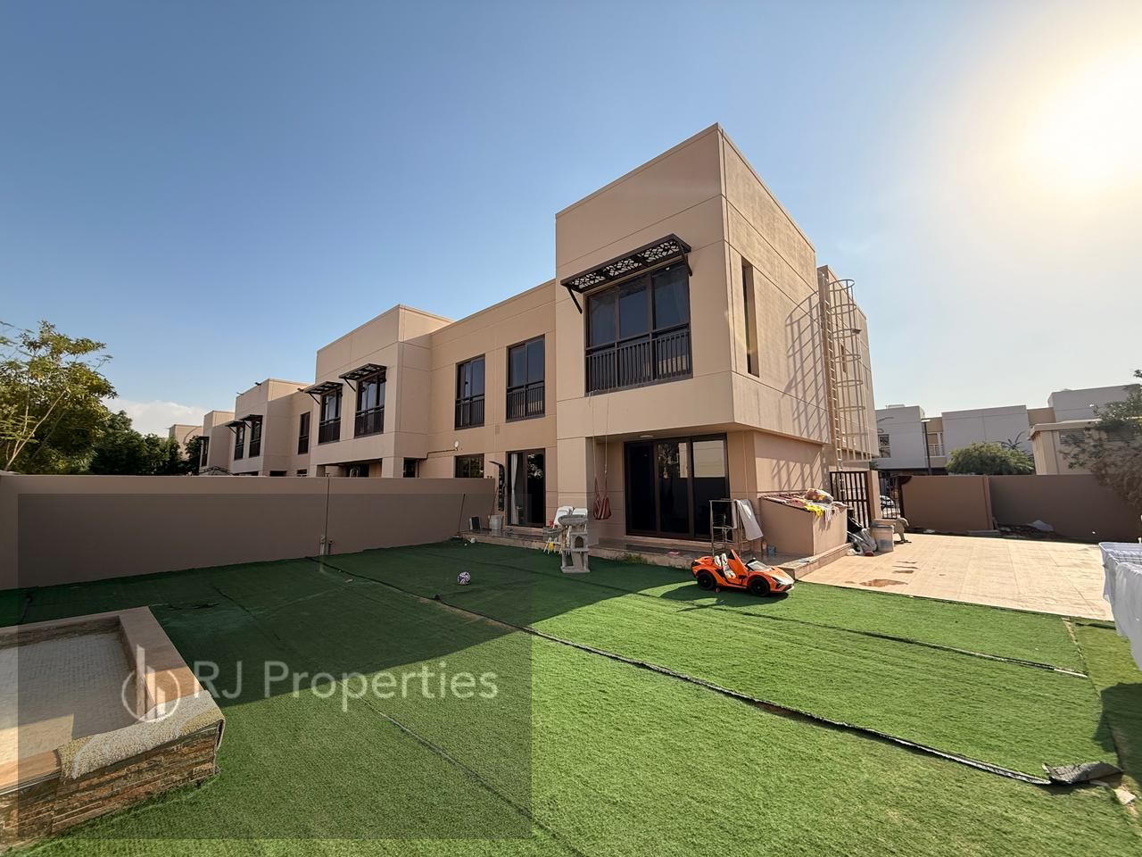 Luxury Huje Spacious Villa With private Garden Close kitchen Corner Villa